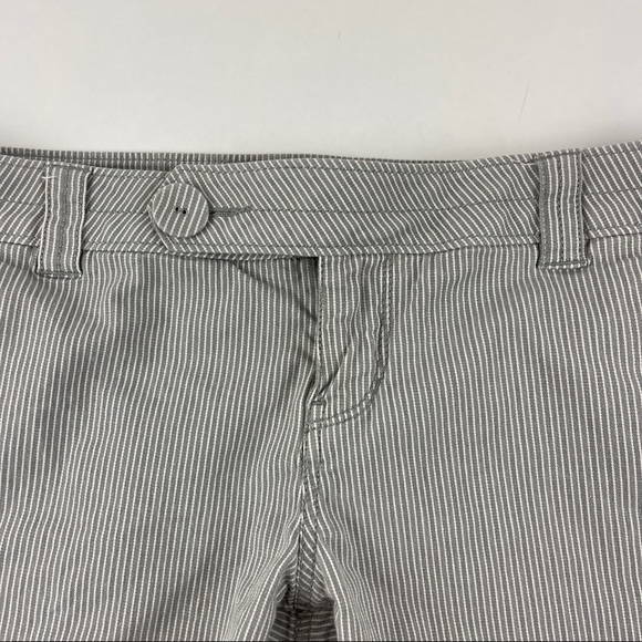 Fossil Shorts Womens Size 8 Gray Pinstriped Flat Front Cut Off - Picture 3 of 8